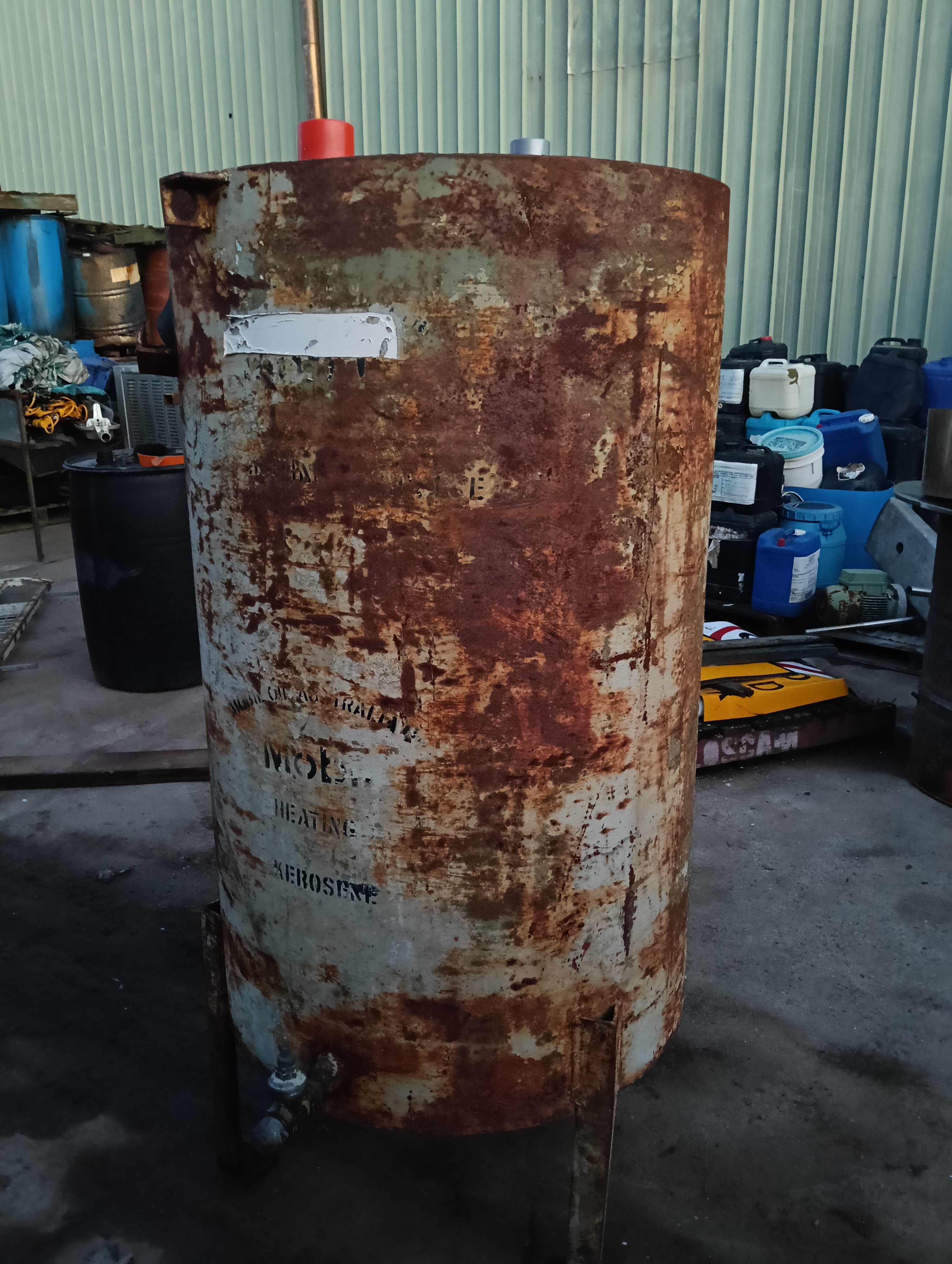 555 litre Steel Diesel/Kerosene tank on stand