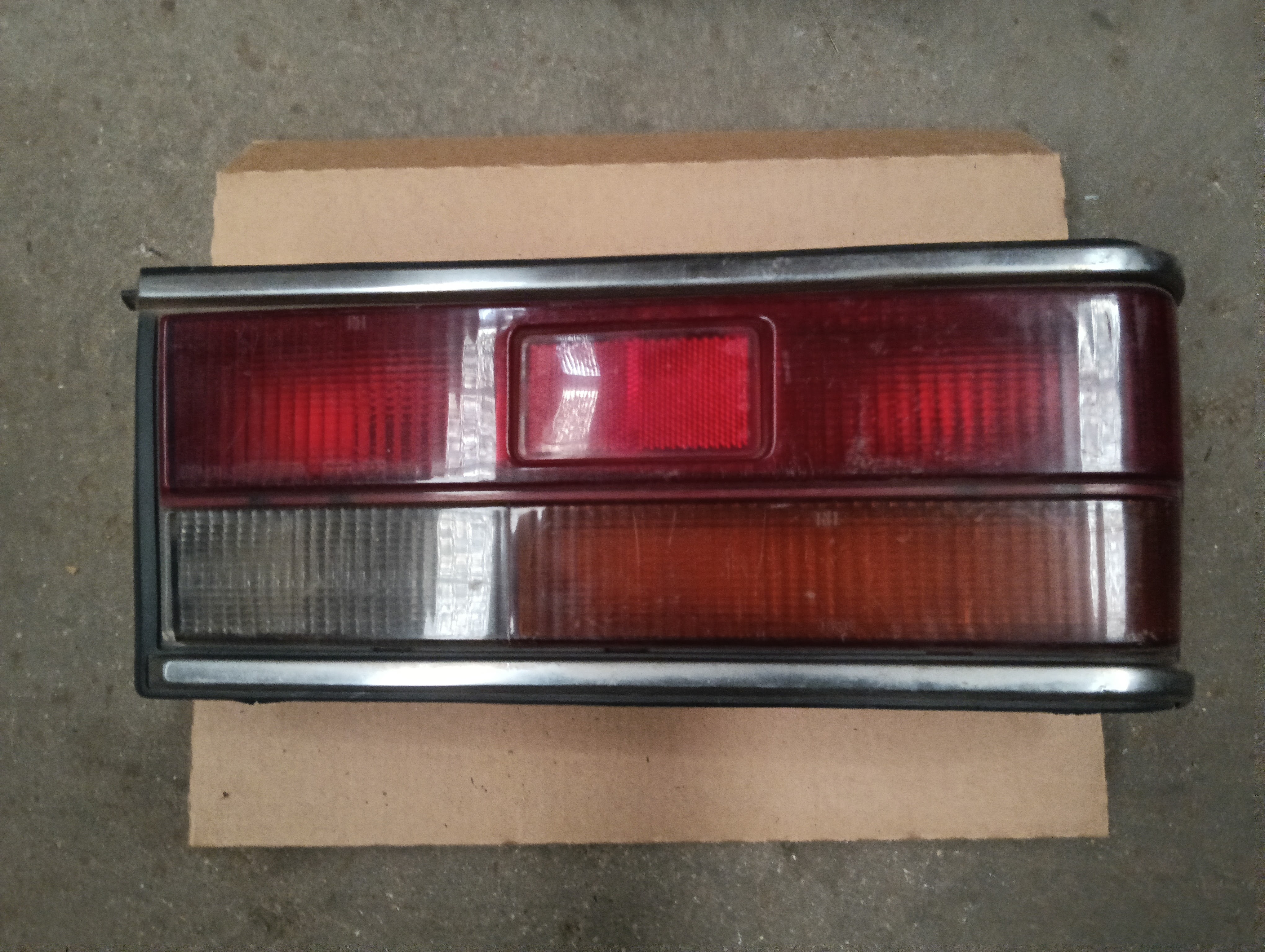 TE Sedan RH tail light